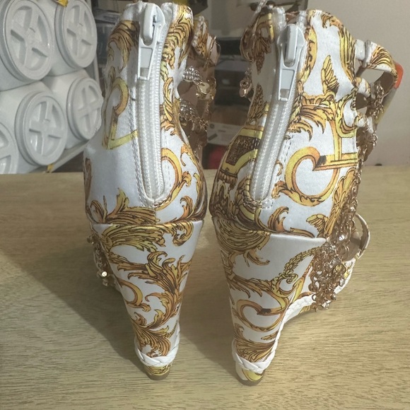 Shoe Dazzle Gold and White Stiletto Heels with Ankle Straps - Picture 6 of 8